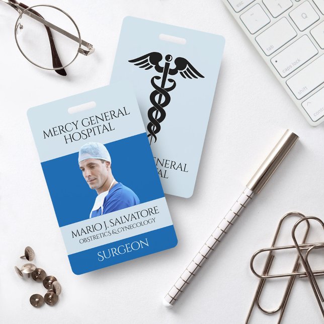 Tarjeta De Identificación Médica Caduceus, cirujano médico azul (Blue Medical Staff Photo ID Badge Cover Photo.)