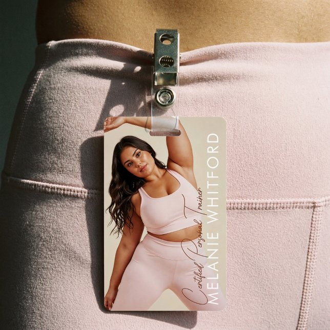 Tarjeta De Identificación Modern Personal Trainer Fitness Influencer Photo (Modern Personal Trainer Fitness Influencer Photo Badge)