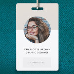 Tarjeta de identificación moderna | Logotipo de no<br><div class="desc">Tarjeta de identificación corporativa sencilla y elegante que se puede personalizar fácilmente con la foto de identificación de su empleado, nombre, posición, logotipo de la empresa, detalles de negocio y código QR o código de barras. El diseño es elegante y cuenta con una moderna tipografía minimalista y una pancarta en...</div>