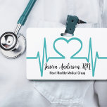 Tarjeta De Identificación Nombre Oficina del Doctor Empleado Médico<br><div class="desc">Insígnia médica con nombre para consultorio médico, enfermera. Impresión de latido cardíaco EKG en turquesa, ¡para un consultorio médico o veterinario! No solo puedes cambiar el color de la fuente (y el texto, por supuesto), sino que también puedes cambiar los colores del fondo, lo que cambiará el color de la...</div>