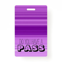 Pase gráfico morado en el salón escolar a rayas