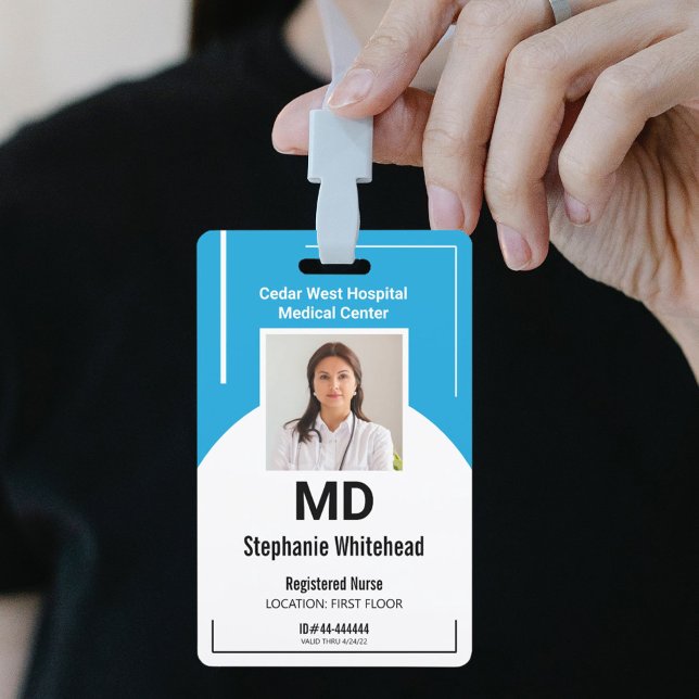 Tarjeta De Identificación Personaliza el ID de foto de empleado médico Aqua  (Your photo ID employee badge is not just an identification tool, but a powerful communication medium)