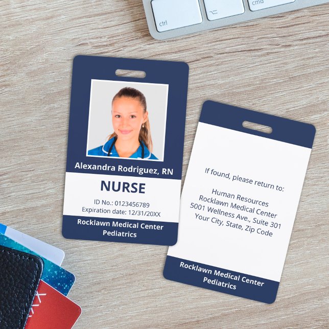 Tarjeta De Identificación Personalizado Empleado Foto Navy Blue White Medica (Custom Employee Photo Navy Blue White Medical ID Badge, front/back)