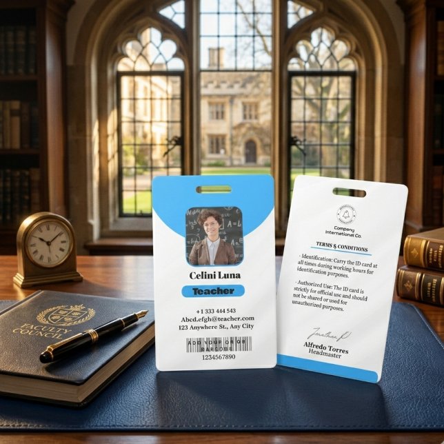 Tarjeta De Identificación Placa de identificación de foto para profesor azul (Minimalist Blue Teacher Photo ID Badge with Simple White Typography)