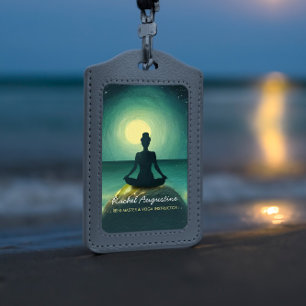 Tarjeta De Identificación Postura de Meditación de Yoga en Roca Noche de Lun