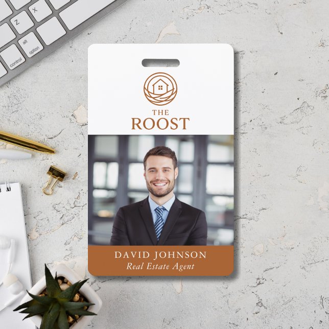 Tarjeta De Identificación Real Estate Agent Modern Photo QR Code Logo (Real Estate Agent Modern Photo QR Code Logo Badge)