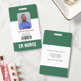 Tarjeta de identificación verde de personal médico