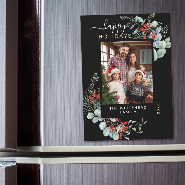 Tarjeta de imán de vacaciones negras para acuarela (You will love these beautiful Christmas cards! They feature botanical watercolor pine and berries.)