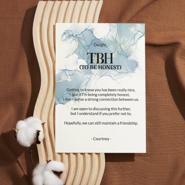 Tarjeta de interrupción azul para ser honesto (TBH (Honesty is the best policy with this stylish breakup card.)