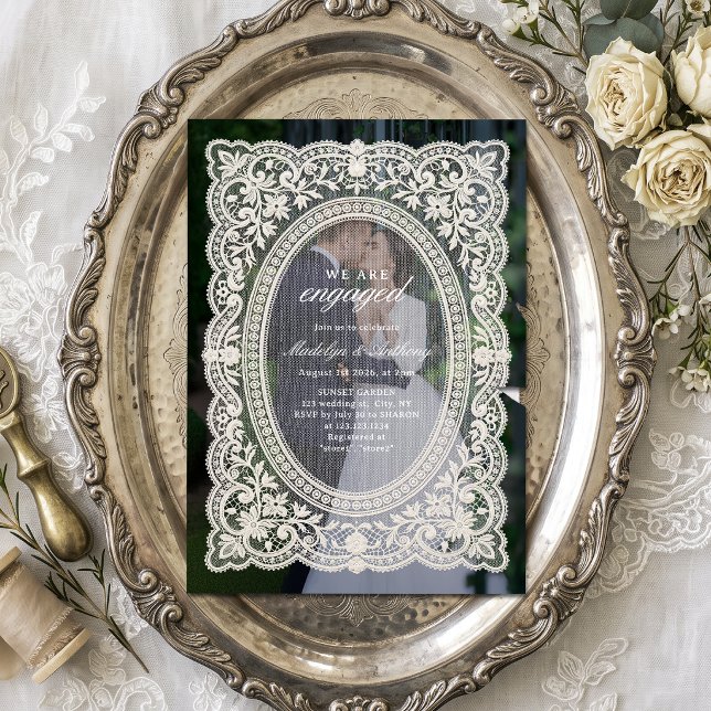 Tarjeta de Invitación de Compromiso con Marco de E (Vintage Floral Lace Photo Frame Engagement Party Invitation)