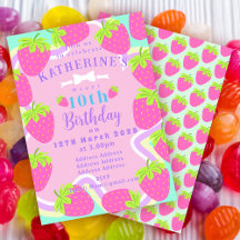 Tarjeta de invitación de fresa de cumpleaños azul 