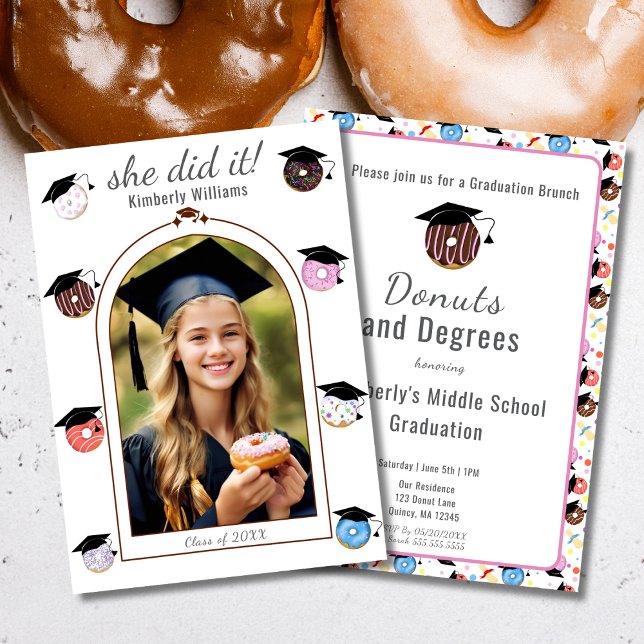 Tarjeta de Invitación de Graduación de Donuts y Gr (Subido por el creador)