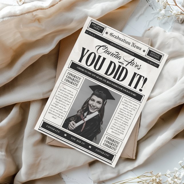 Tarjeta de Invitación de graduación de periódico v (Subido por el creador)