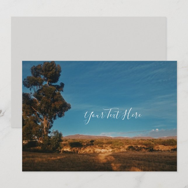Tarjeta de invitación de gran eucalipto cielo azul (Anverso / Reverso)