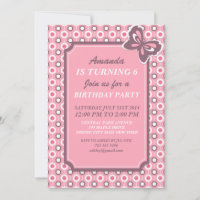 Tarjeta de invitación de lunares rosados y maripos