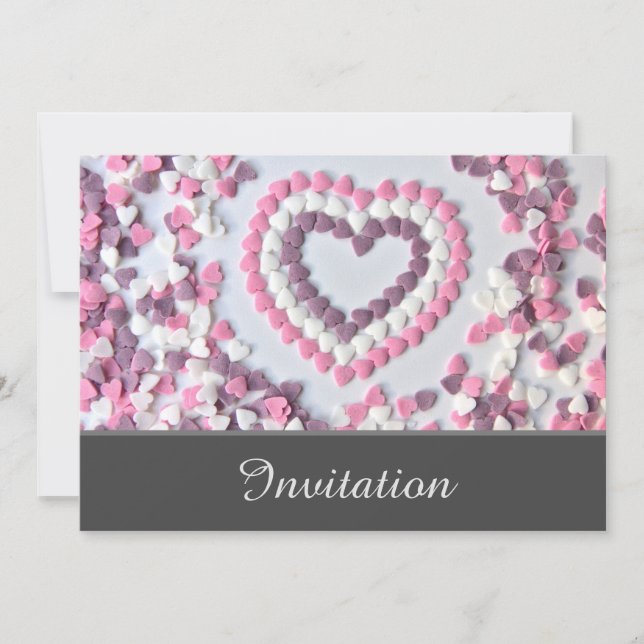 Tarjeta de invitación encantadora con corazones ro (Anverso)