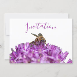 Tarjeta de Invitación Encantadora con flor y abeja