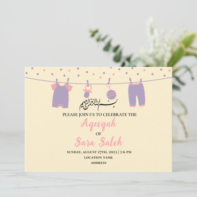 Tarjeta de invitación rápida de Chica Aqiqah amari (Anverso de pie)