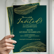 Tarjeta de Invitación Verde con Pluma Dorada Elega
