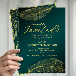 Tarjeta de Invitación Verde con Pluma Dorada Elega