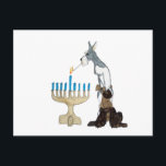 Tarjeta de Jánuca - de Chanukah<br><div class="desc">no hay realmente allí faldas un poco largas y si consiguen cerca de una vela ellas van. ¡FOOSSHHHH!!!!  entonces parezca chihuahuas. ¡PERO SIN EMBARGO!  ESTOS DOS PRECARIO LE ESTÁN DESEANDO UN FESTIVAL BENDECIDO Y FELIZ DE LAS LUCES.</div>