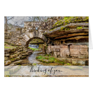 Tarjeta de la cascada de Ozarks debajo del puente