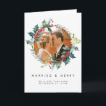 tarjeta de la foto del acebo de las Felices<br><div class="desc">Un invierno hermoso/casada del navidad y feliz tarjeta floral con el espacio para añadir su propia foto especial. Fácil corregir los campos del texto mostrados en el frente y el interior con sus detalles e intercambiar hacia fuera la foto para crear un muy personal gracias por sus huéspedes. Porciones de...</div>