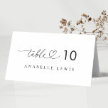 Tarjeta de lugar de Boda de guiones de corazón con<br><div class="desc">Ayude a sus huéspedes a encontrar su mesa boda con estas elegantes tarjetas de lugar,  con delicados y tiernos guiones cardíacos y detalles editables. Personalizar fácilmente haciendo clic en la opción "personalizar".</div>
