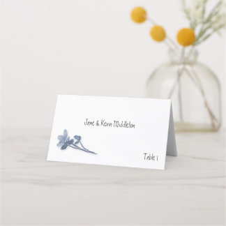 Tarjeta de lugar de Boda floral azul suave