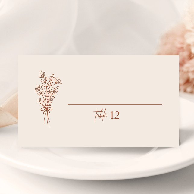 Tarjeta de lugar doblada para boda Boho naranja qu (Boho burnt orange folded place card guides seating with warm style and a personal touch)