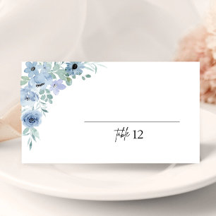 Tarjeta de lugar plegada de boda floral azul elega