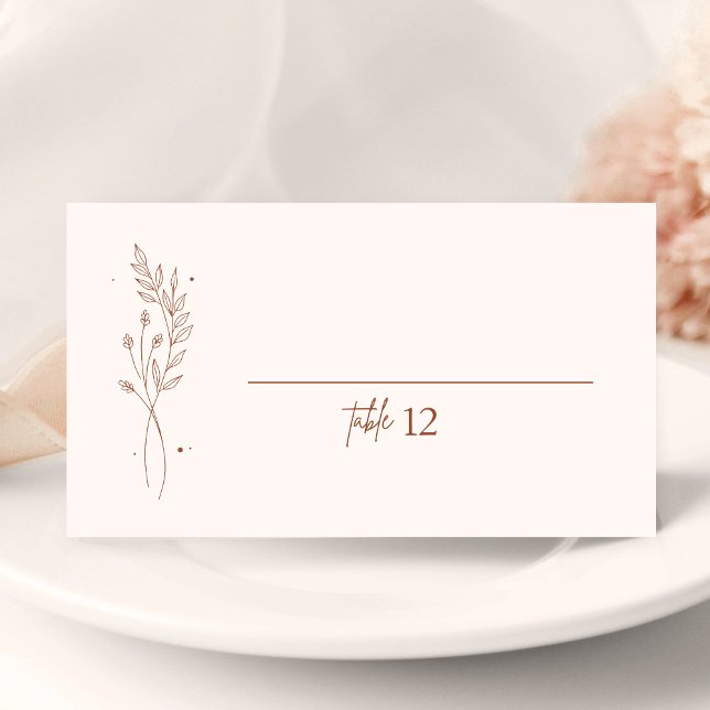 Tarjeta de Lugar Plegada de Boda Naranja Quemada M (Minimalist burnt orange folded place card adds warm elegance and guides guests to their seats.)