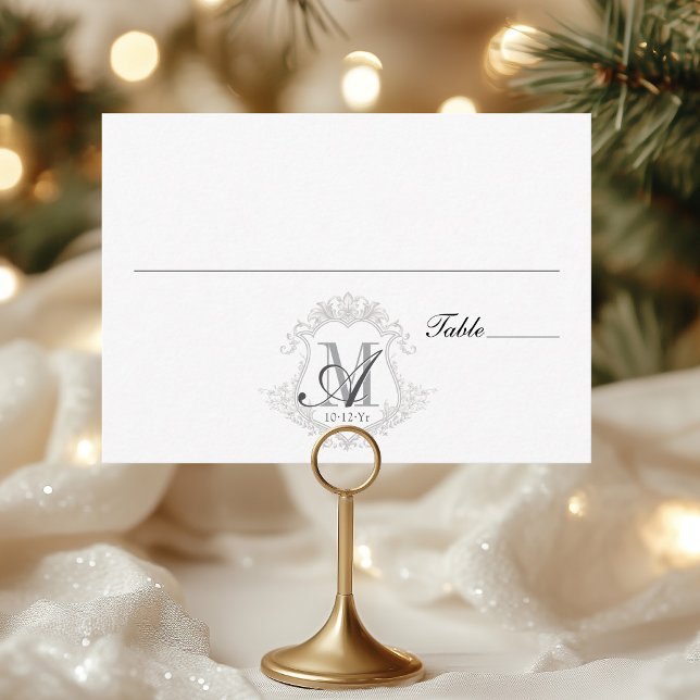 Tarjeta de lugar simple de Escudo de monograma vin (Simple elegant modern black and white vintage floral monogram crest script wedding place card)