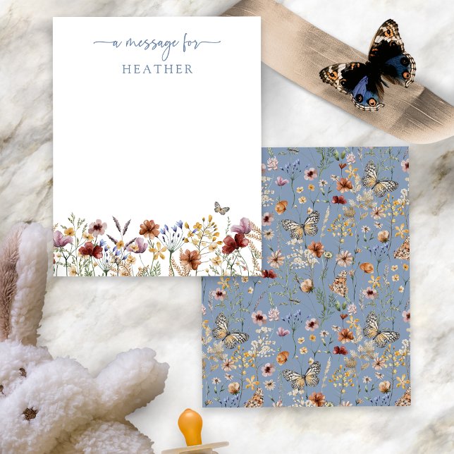 Tarjeta de Mensaje de Flor Silvestre Azul (Dusty Blue Boho Wildflower Message Card with Butterfly by Painted Paperie
)