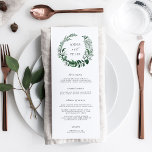 Tarjeta de menú Boda de bosques silvestres<br><div class="desc">Nuestro menú boda de moda de invierno incluye sus primeros platos, entradas y postres con elegantes letras, con sus nombres y fecha boda rodeados por una corona botánica de color verde de caza de invierno. Coordina con nuestra colección de bodas de la Selva Silvestre. Utilice los campos de plantilla para...</div>