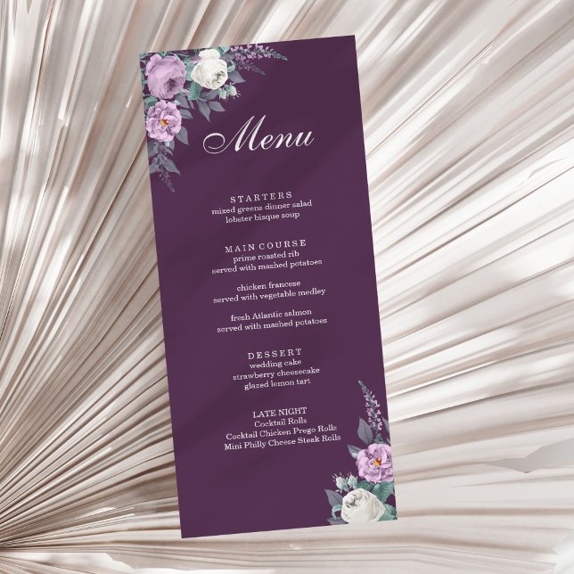Tarjeta de menú Boda morado oscuro (Dark Purple Wedding Menu Card on a sunny white dry palm leaf.)