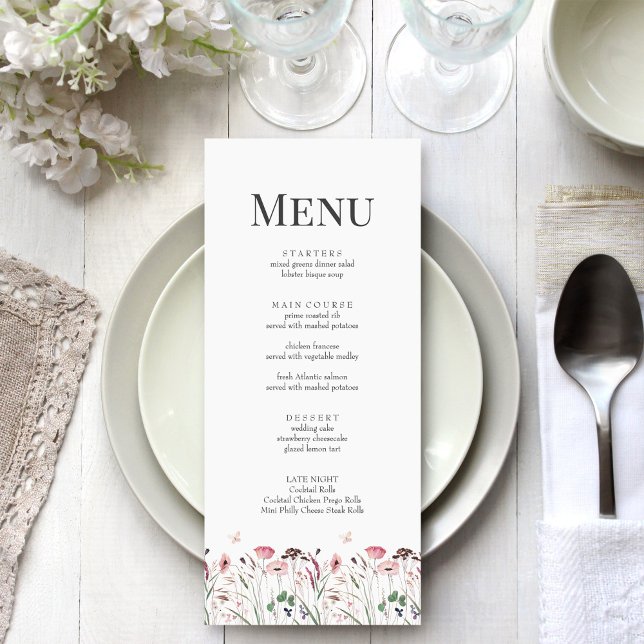 Tarjeta de menú de boda de Prado de Amapola Rosa (Pink Poppy Meadow Wedding Menu Card on a boho white wedding table)