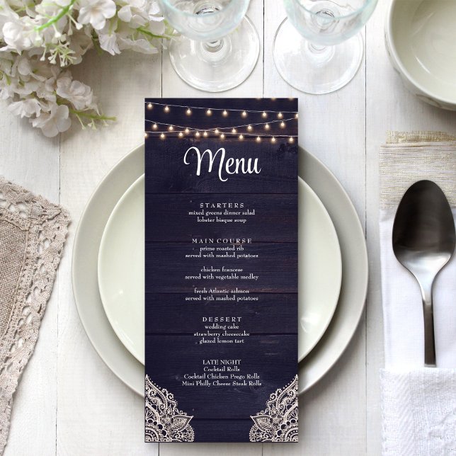 Tarjeta de menú de la elegancia rusa del azul de m (Midnight Blue Rustic Elegance Menu Card on a white wedding table.)