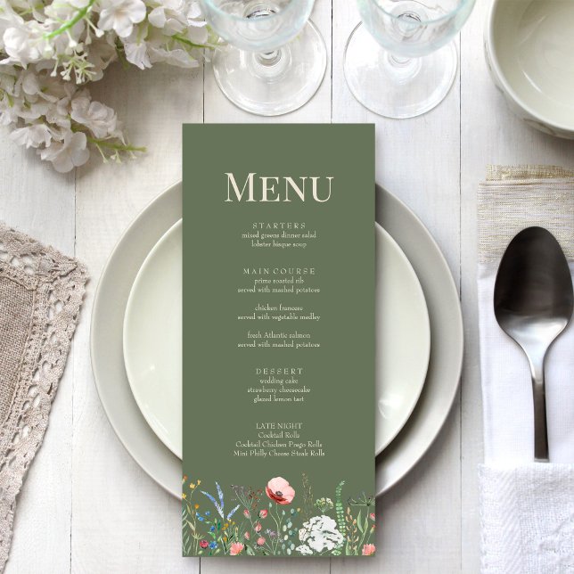Tarjeta de menú Sage Green Wildflower Meadow Boda (Sage Green Wildflower Meadow Wedding Menu Card on a beautiful white and silver boho wedding table.)