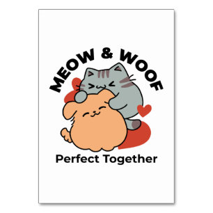 Tarjeta De Mesa Adorable Cat and Dog Hug - Diseño de Meow & Woof