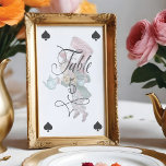 Tarjeta De Mesa Alicia vintage en personaje de odio loco en el paí<br><div class="desc">Alicia vintage de diseño bello en carteles de números de la mesa de Wonderland. Perfecto para un evento temático de Alice in Wonderland. Hemos restaurado meticulosamente el icónico ilustracion de sombrerero loco Alice in Wonderland dibujándolo a mano y llevándolo a la vida con hermosos tonos acuarelas. El número de la...</div>