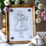 Tarjeta De Mesa Alicia Vintage Wonderland Alicia Beba Personaje<br><div class="desc">Alicia vintage de diseño bello en carteles de números de la mesa de Wonderland. Perfecto para un evento temático de Alice in Wonderland. Hemos restaurado meticulosamente la icónica Alice in Wonderland vintage Alice me bebe el ilustracion de carácter dibujándolo a mano y llevándolo a la vida con hermosos tonos de...</div>