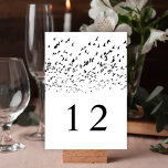 Tarjeta De Mesa Aves negras y blancas modernas de un Boda de pluma<br><div class="desc">Estas sencillas y elegantes tarjetas de numero de la mesa de bodas cuentan con una bandada de pájaros en negro puro sobre un fondo blanco. Elegante,  elegante,  moderno y único - fácil de personalizar para su día especial!</div>
