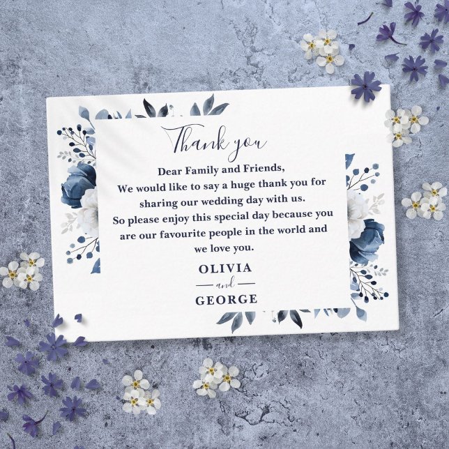 Tarjeta De Mesa Azul Marino Y Floral Blanco Agradecimiento De Boda (Navy Blue And White Floral Wedding Thank You Place Card)
