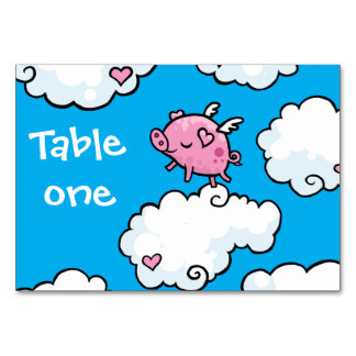 Tarjeta De Mesa Bailes de cerdo volando sobre nubes personalizable