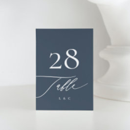Tarjeta De Mesa Blanco sobre azul marino | Caligrafía Boda moderno