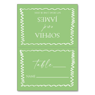 Tarjeta De Mesa Boda caprichosa con borde ondulado de color verde 