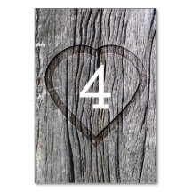 Boda cardíaco esculpido de madera