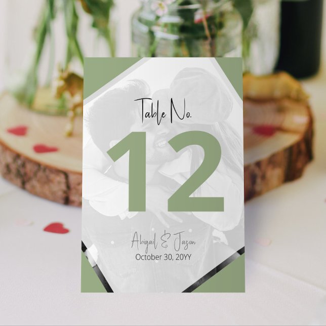 Tarjeta De Mesa Boda Casual Moderno Foto Sage Green (Modern Casual Wedding Sage Green Table Numbers with Your Engagement Photo)