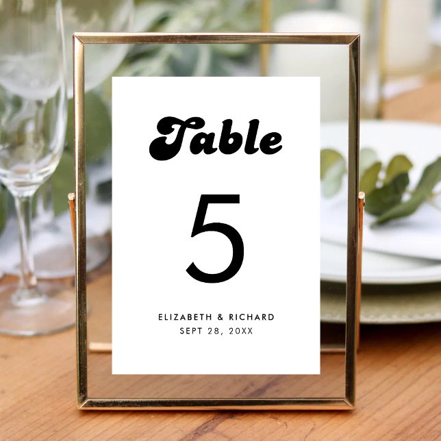 Tarjeta De Mesa Boda con Estilo Retro en Blanco y Negro (Stylish retro black and white table number adds charm while guiding guests to their seats elegantly)